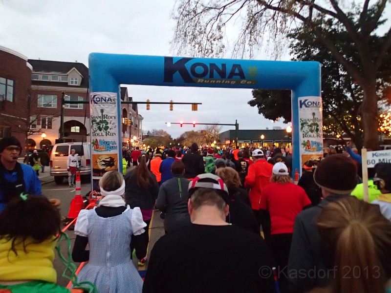 2013 Wicked 10K 125.JPG - The group is off.